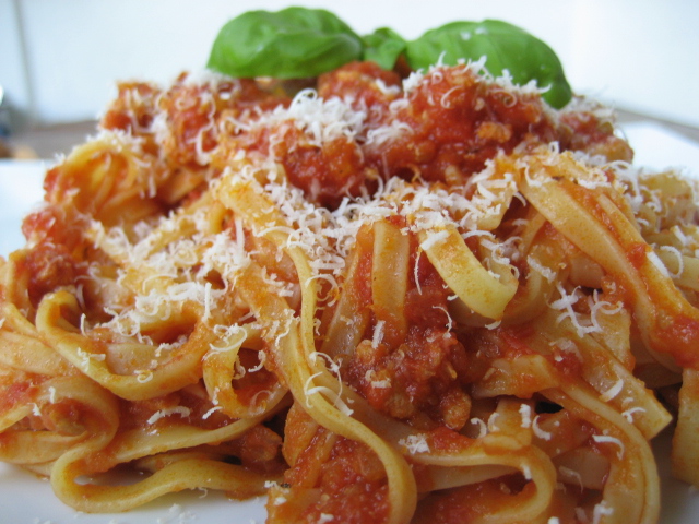 tagliatelle-al-ragu-con-parmigiano